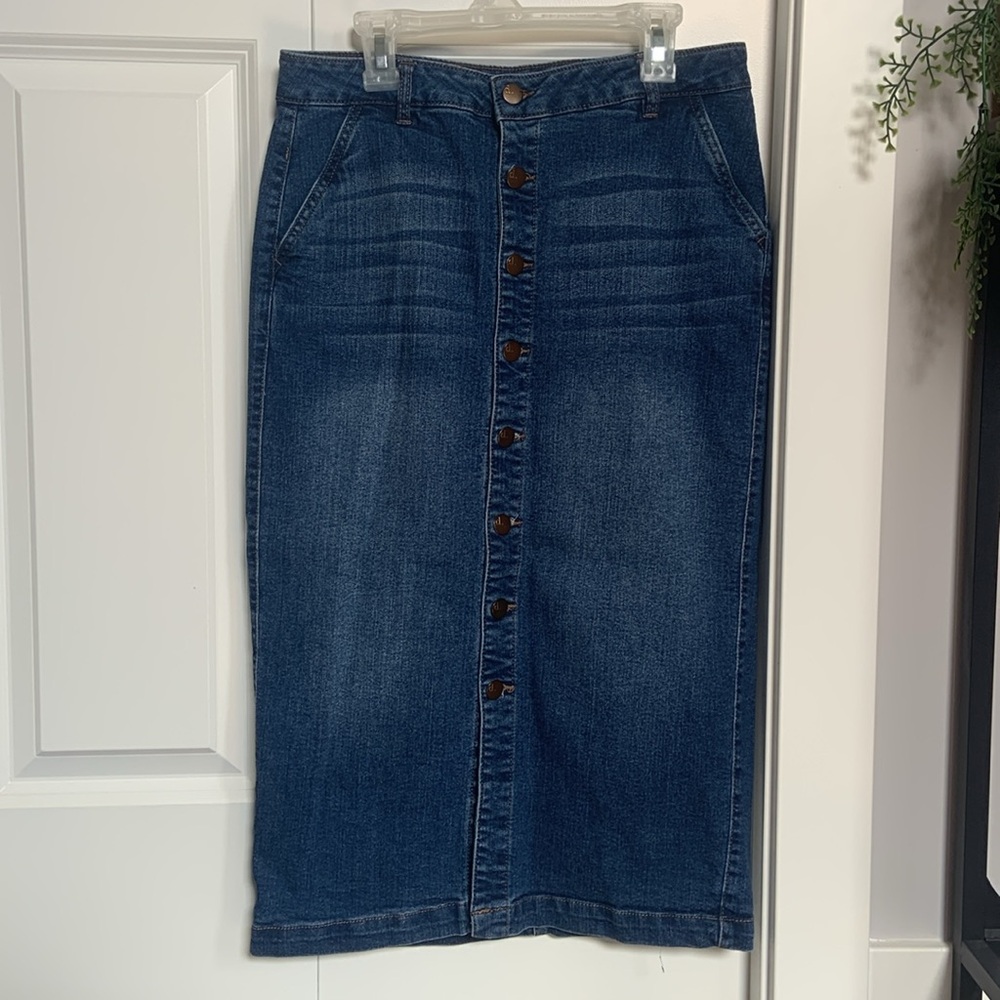 D. JEANS SIZE 6 Denim Button-up Midi Skirt